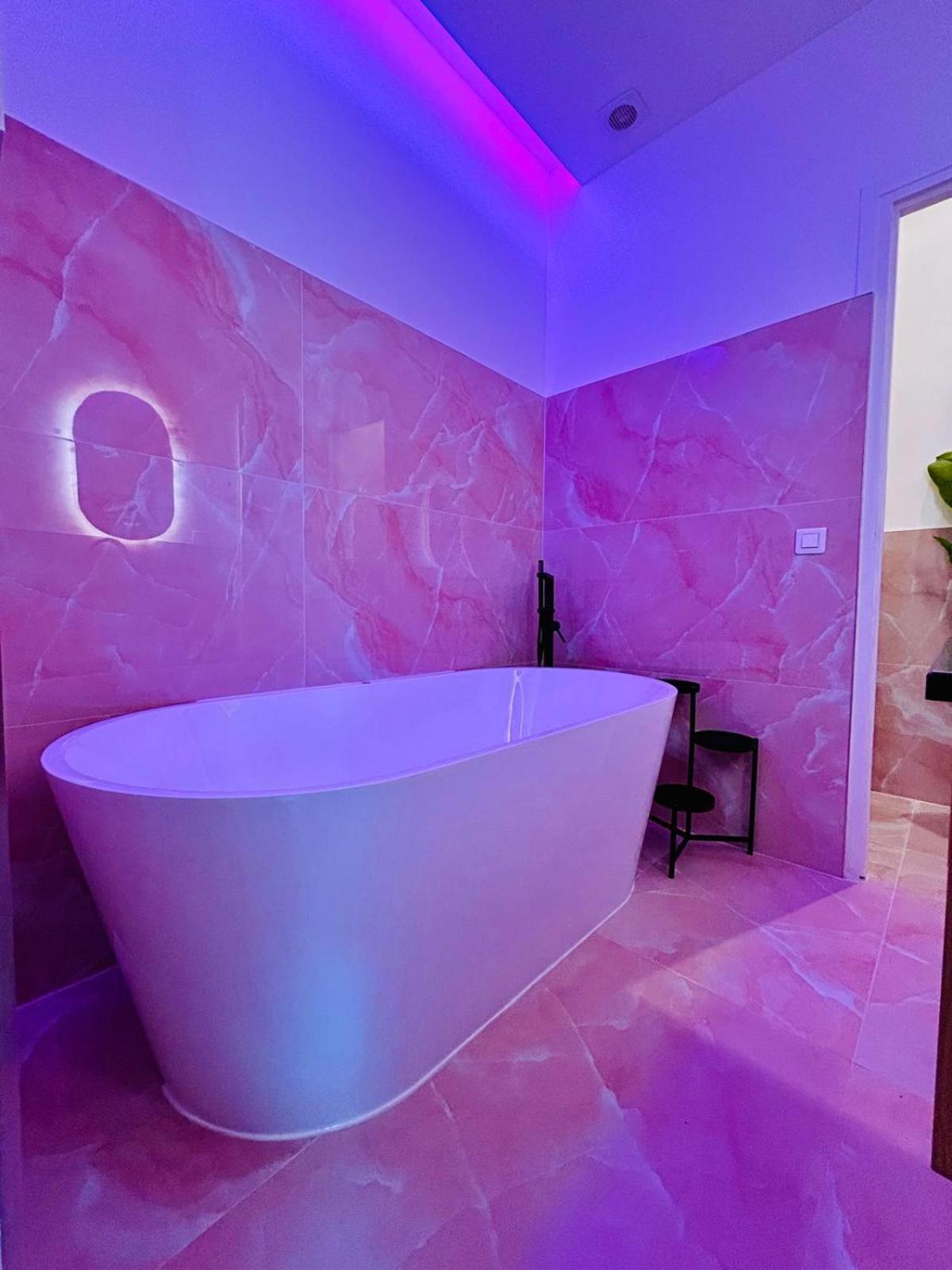 Intimate Escape - Seaside - Spa Bath - Wifi - Ac Ницца Экстерьер фото