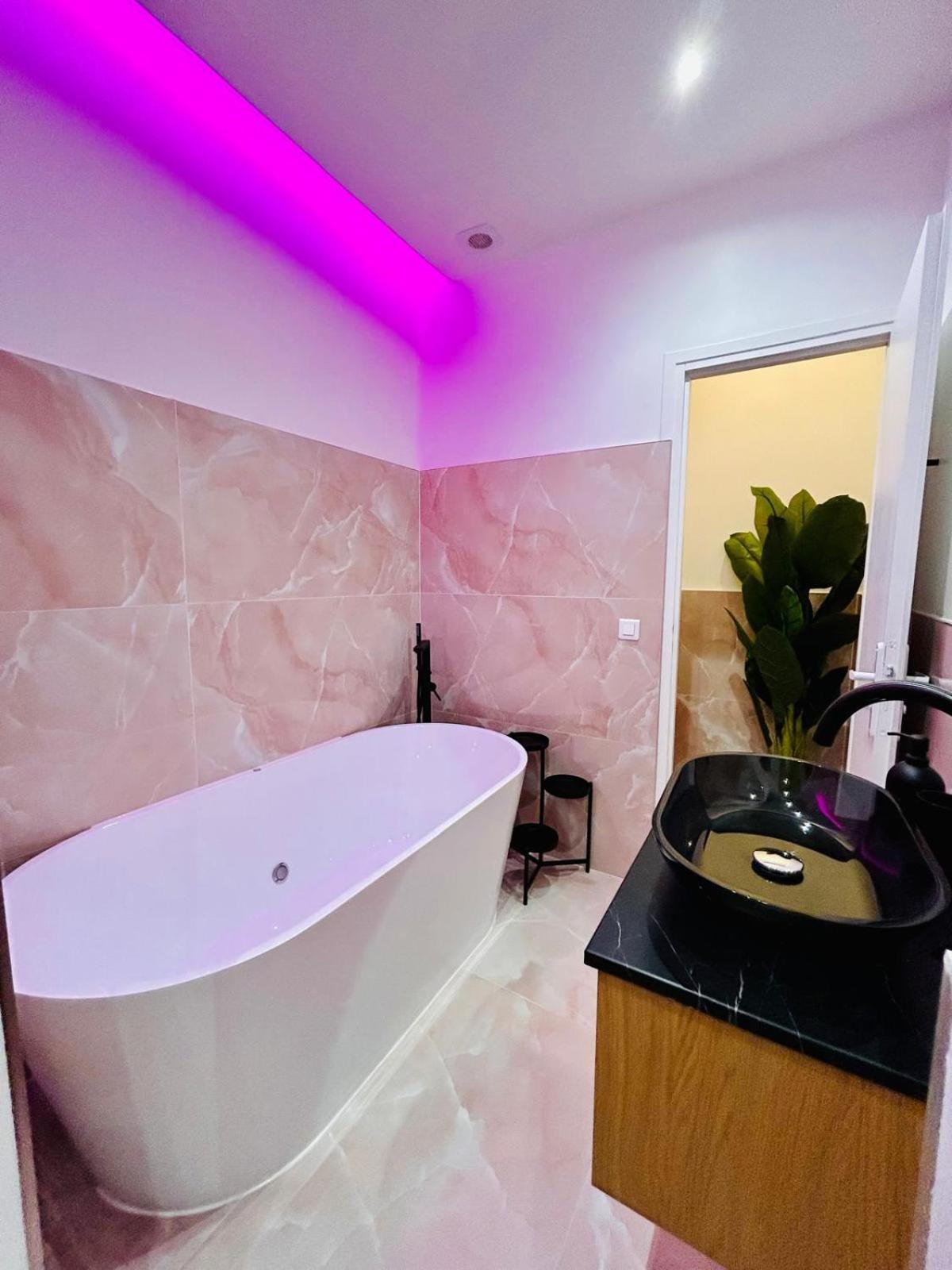 Intimate Escape - Seaside - Spa Bath - Wifi - Ac Ницца Экстерьер фото