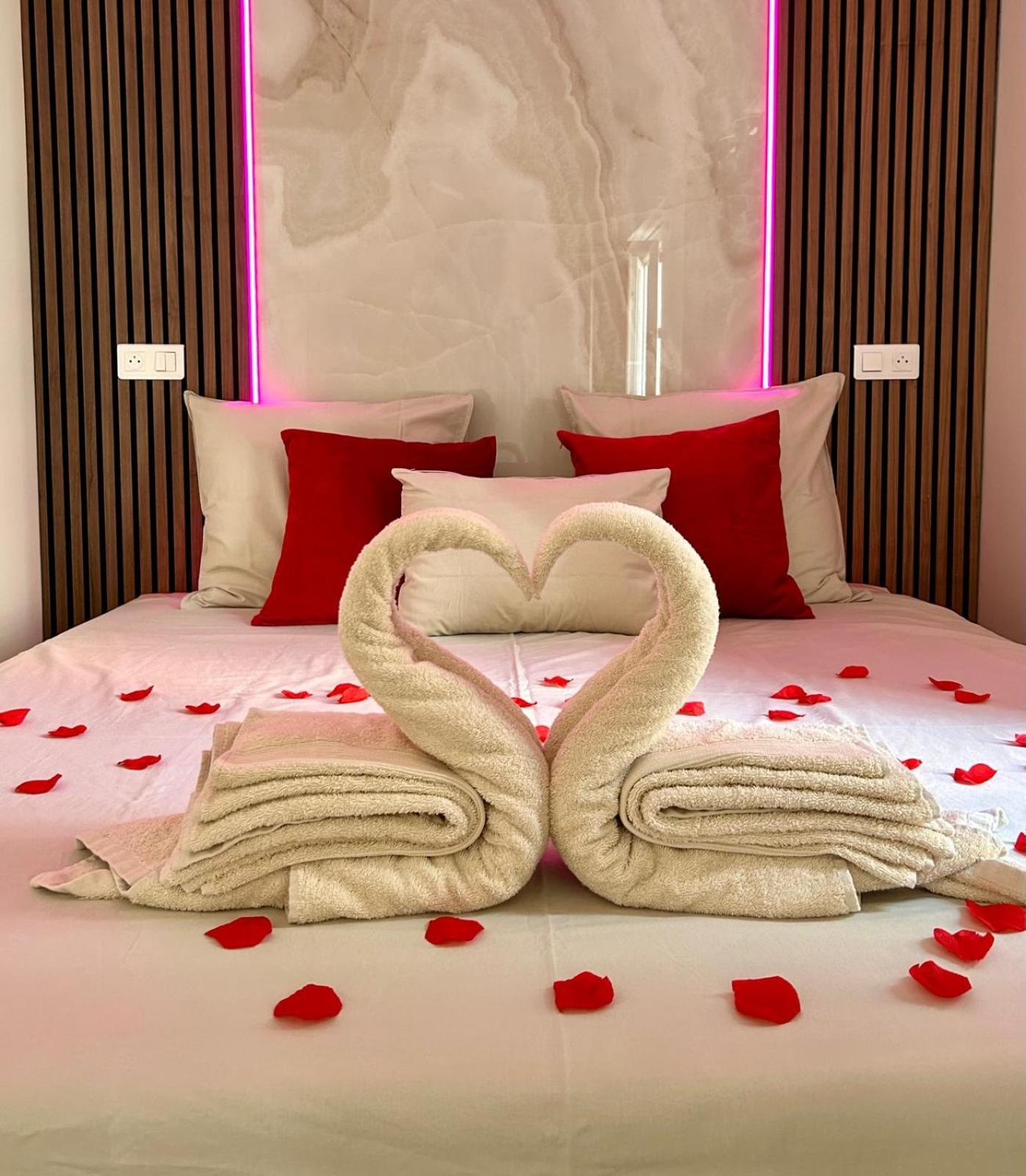 Intimate Escape - Seaside - Spa Bath - Wifi - Ac Ницца Экстерьер фото